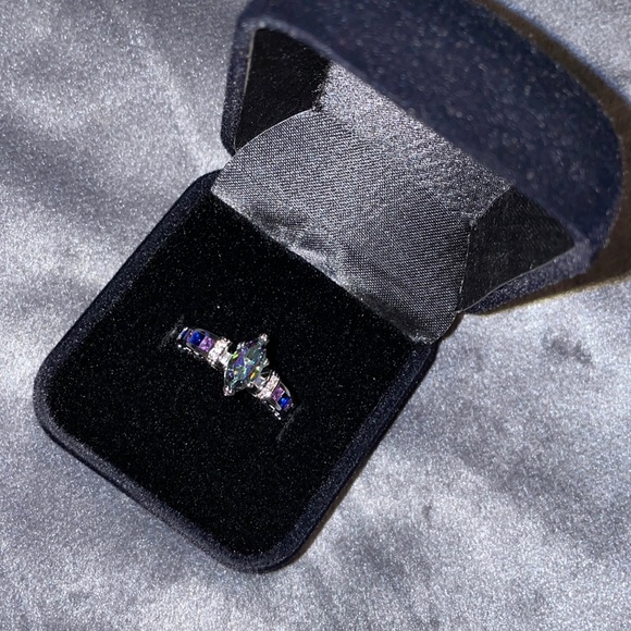 Beautiful, Marquis Cut sz 8 Tanzanite Ring w/Baguettes & Rhinestones!!! - Picture 4 of 10